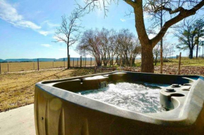 Guest Haus w Hot tub, Fire Pit & Vineyard Views